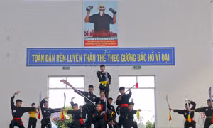 Biểu diễn võ cổ truyền tại lễ khai mạc Giải vô địch Võ cổ truyền tỉnh Hậu Giang năm 2023. Ảnh: Duy Khương – TTXVN 