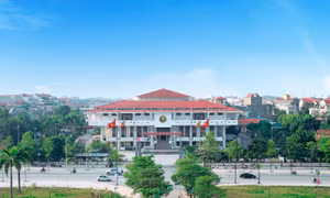 Các cụ bô lão thực hiện nghi thức tế tại Đàn Tịch Điền trong lễ hội Vua Hùng dạy dân cấy lúa. Ảnh: Trung Kiên - TTXVN 