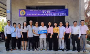 Tỉnh Trà Vinh bàn giao Mái ấm Công đoàn cho đoàn viên khó khăn về nhà ở. Nguồn : nld.com.vn
