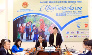 Khởi động chương trình "Mùa xuân cho em" vì trẻ em có hoàn cảnh đặc biệt khó khăn. Ảnh : nfvc.org.vn