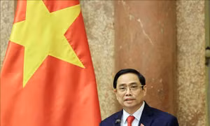 Hai tân Thứ trưởng Bộ Tài chính Võ Thành Hưng và Nguyễn Đức Chi (từ trái qua phải). Ảnh: baochinhphu.vn 