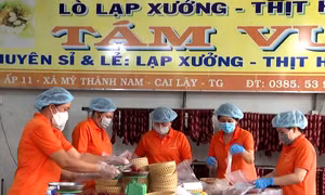 Nghề làm lạp xưởng Tết ở xã Mỹ Thành Nam lên hương