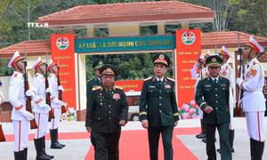 Hai Bộ trưởng Quốc phòng Việt Nam và Lào thăm Đồn Biên phòng cửa khẩu Lóng Sập