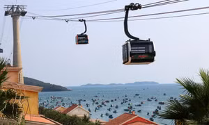 Ca nô cao tốc phục vụ du khách tham quan, du lịch, trải nghiệm trên vùng biển đảo Phú Quốc (Kiên Giang). Ảnh: Lê Huy Hải - TTXVN 