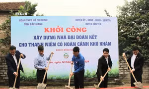 Khởi công xây dựng nhà Đại đoàn kết cho gia đình anh Lăng Văn Thắng tại thôn Đồng Lời, xã Cao Xá, huyện Tân Yên (Bắc Giang). Ảnh: Đồng Thúy - TTXVN