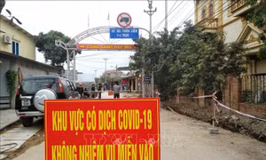 Chốt kiểm soát dịch tại xã Bình Dương (Đông Triều, Quảng Ninh). Ảnh: TTXVN phát