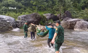 Lai Châu: Kịp thời cứu sống người đàn ông bị rơi xuống vực trong rừng