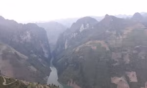 Đèo Mã Pì Lèng được du khách mệnh danh là một trong tứ đại đỉnh đèo thuộc vùng núi phía Bắc của Việt Nam. Ảnh: Nguyễn Chiến -TTXVN 