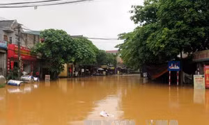 Ngập úng tại đường xã Âu Lâu, thành phố Yên Bái sau những cơn mưa lớn. Ảnh: Đức Tưởng/TTXVN