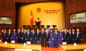 Tổng Bí thư Nguyễn Phú Trọng, Chủ tịch nước Nguyễn Xuân Phúc , Thủ tướng Chính phủ Phạm Minh Chính, Chủ tịch Quốc hội Vương Đình Huệ cùng các đồng chí lãnh đạo Đảng, Nhà nước với Đoàn đại biểu Quốc hội tỉnh Bắc Gaing. Ảnh: Trí Dũng –TTXVN 