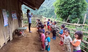 Giờ học thể dục ở điểm Trường Mầm non Suối Ngang, xã Quang Huy, huyện Phù Yên (Sơn La). Ảnh: Hữu Quyết – TTXVN