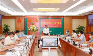 Đồng chí Trần Cẩm Tú, Uỷ viên Bộ Chính trị, Bí thư Trung ương Đảng, Trưởng Ban Kiểm tra Trung ương chủ trì kỳ họp. Ảnh: Phương Hoa - TTXVN