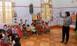 Giờ học của lớp mẫu giáo 4 tuổi trường Mầm non số 2 thị trấn Phong Hải, huyện Bảo Thắng, tỉnh Lào Cai. Ảnh: Quốc Khánh - TTXVN