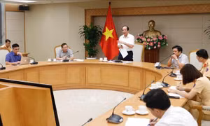 Bộ trưởng, Chủ nhiệm Văn phòng Chính phủ Mai Tiến Dũng chủ trì cuộc họp. Ảnh: Dương Giang - TTXVN