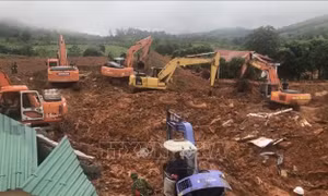 Lực lượng cứu hộ đã tìm thấy toàn bộ 22 thi thể cán bộ, chiến sĩ bị vùi lấp. Ảnh: TTXVN/phát