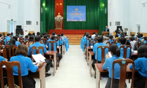 Trong ảnh: 14 Liên đoàn Lao động tỉnh khu vực Tây Nguyên và lân cận tham dự Tập huấn kỹ năng tuyên truyền về dân tộc, tôn giáo cho cán bộ Công đoàn. Ảnh: Quang Thái- TTXVN 