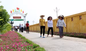 Tuyến đường kiểu mẫu tại xã Hải Tây (Hải Hậu, Nam Định). Ảnh: Văn Đạt - TTXVN