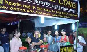 Hội chợ đưa hàng Việt về nông thôn tại huyện Lộc Ninh.Ảnh : binhphuoc.gov.vn 