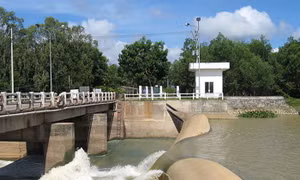 Hồ chứa nước Tha La cấp nước sản xuất nông nghiệp hơn 2.700 ha/vụ cho huyện Tân Châu, đạt tỷ lệ trên 75% diện tích đất sản xuất nông nghiệp của huyện.Ảnh :dwrm.gov.vn 