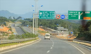 Một đoạn cao tốc Nội Bài - Lào Cai qua Yên Bái. Ảnh : baodautu.vn