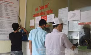 Bệnh nhân đến điều trị cai nghiện các chất dạng thuốc phiện bằng Methadone tại Trung tâm Phòng, chống HIV/AIDS tỉnh Bắc Ninh. Ảnh: Thanh Thương/TTXVN