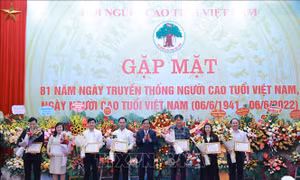Sáng 4/6/2022, tại Hà Nội, Hội Người cao tuổi Việt Nam tổ chức gặp mặt nhân 81 năm Ngày truyền thống Người cao tuổi Việt Nam, Ngày Người cao tuổi Việt Nam (6/6/1941-6/6/2022) và phát động thi đua “Đoàn kết, đổi mới, sáng tạo, tích cực thi đua xây dựng tổ 
