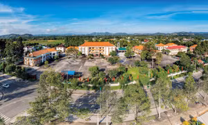 Khu Trung tâm hành chính huyện - một góc đô thị thị trấn Cát Tiên nhìn từ trên cao. Nguồn: baolamdong.vn 