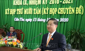 Đồng chí Trần Việt Trường phát biểu sau khi được bầu giữ chức Chủ tịch UBND Thành phố Cần Thơ. Ảnh: Ngọc Thiện - TTXVN