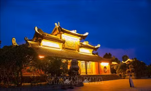 Chùa Bãi Đính (Ninh Bình) về đêm. Ảnh: Minh Đức - TTXVN