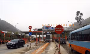 Hệ thống thu phí tự động không dừng ePass của Công ty CP Giao thông số Việt Nam được triển khai tại 35 trạm thu phí trên toàn quốc. Ảnh: Huy Hùng - TTXVN 