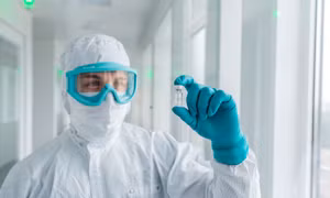 Vaccine COVID-19 có nhiều loại đang được sử dụng. Ảnh: Văn Đạt - TTXVN 