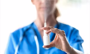 Thuốc kháng virus dạng xịt của Nga có thể chống lại tất cả các biến thể của virus SARS-CoV-2