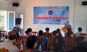 Các tác giả và đại biểu dự lễ khai mạc Trại sáng tác văn học nghệ thuật đề tài dân tộc thiểu số. Ảnh: nhandan.vn