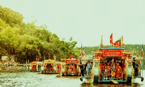 Lễ hội điện Huệ Nam là sinh hoạt truyền thống mang yếu tố văn hóa tâm linh của một bộ phận dân cư xứ Huế nói riêng và cả nước nói chung. Ảnh : khamphahue.com.vn 