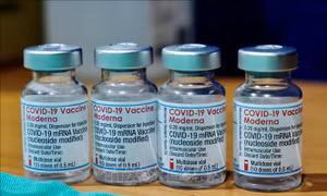 Vaccine ngừa COVID-19 của hãng dược phẩm Moderna. Ảnh: AFP/TTXVN 