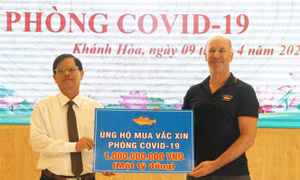 Khánh Hòa huy động kinh phí mua vaccine COVID-19 tiêm miễn phí cho người dân. Ảnh: Tiên Minh -TTXVN 