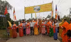 Lễ khánh thành cầu vào chùa Xà Xiêm Cũ, ấp Xà Xiêm, xã Bình An, huyện Châu Thành (Kiên Giang)
