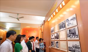 Khai mạc Triển lãm sách trực tuyến kỷ niệm 130 năm Ngày sinh Chủ tịch Hồ Chí Minh