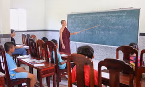 Giữ gìn giá trị văn hóa từ lớp học tiếng Khmer