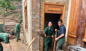 Bộ đội Biên phòng tiếp tục về Mỹ Lý giúp dân khắc phục hậu quả mưa lũ