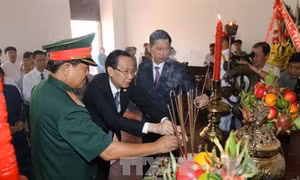 Lãnh đạo Thành phố Hồ Chí Minh dâng hương, dâng hoa tưởng niệm Chủ tịch Hồ Chí Minh