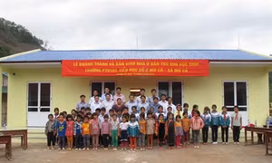 Nhà bán trú cho em, công trình của cả cộng đồng