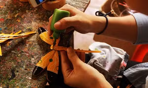 Nghề làm chuồn chuồn tre ở xã Thạch Xá