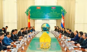 Thủ tướng Nguyễn Xuân Phúc hội đàm với Thủ tướng Campuchia Samdech Techo Hun Sen