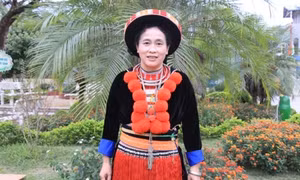 Cô giáo người Dao tận tâm với nghề