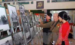 Khai mạc triển lãm ảnh "những khoảnh khắc lịch sử"