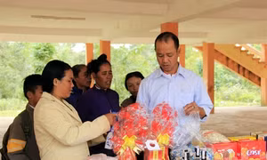 Đưa hàng bình ổn đến với đồng bào nghèo vùng sâu