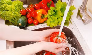 Ăn rau quả ngâm nước muối dễ mắc bệnh cao huyết áp, tim mạch