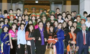 Phó Chủ tịch Thường trực Quốc hội Tòng Thị Phóng gặp mặt học sinh, sinh viên dân tộc thiểu số xuất sắc năm 2017