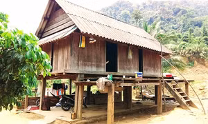 Nhà sàn của người Vân Kiều: Riêng biệt và độc đáo